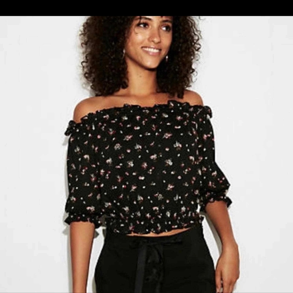 Size L NWT Express Black Floral Off The Shoulder Blouse 3/4 Ruffled Edge Sleeve…